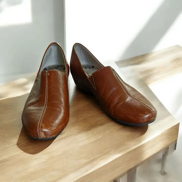 Taos Shoes - Taos Scheme Brown Leather Flats Loafers Size 8 Lagenlook Minimalistic Distressed